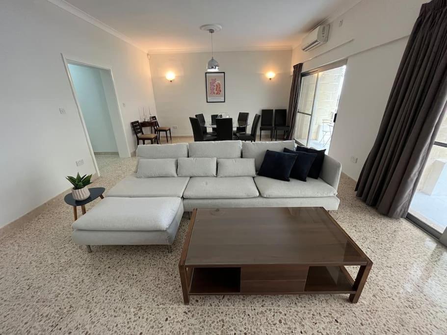 Seaview 3 Bedroom Apartment In 슬리에마 외부 사진