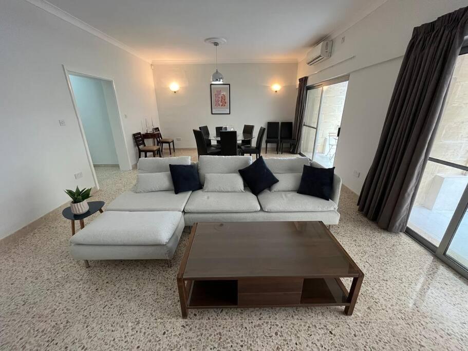 Seaview 3 Bedroom Apartment In 슬리에마 외부 사진